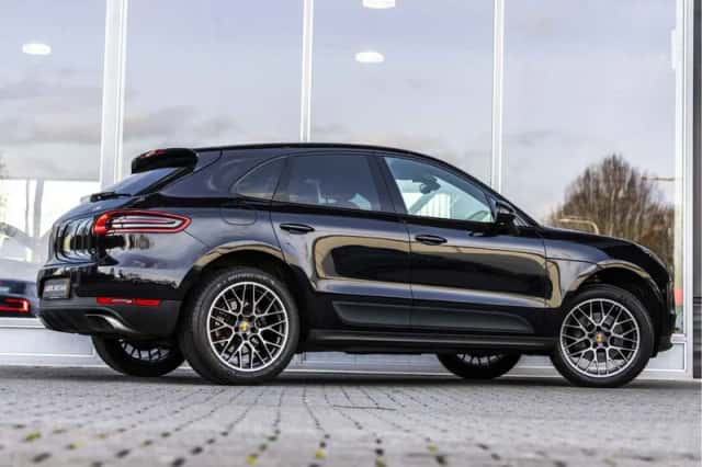 Porsche Macan (2018) thumbnail 3