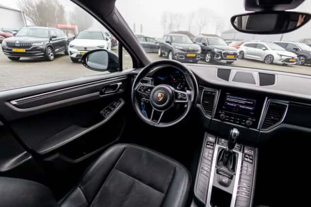 Porsche Macan (2018) thumbnail 21