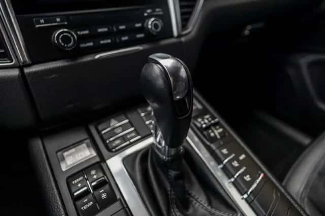 Porsche Macan (2018) thumbnail 23