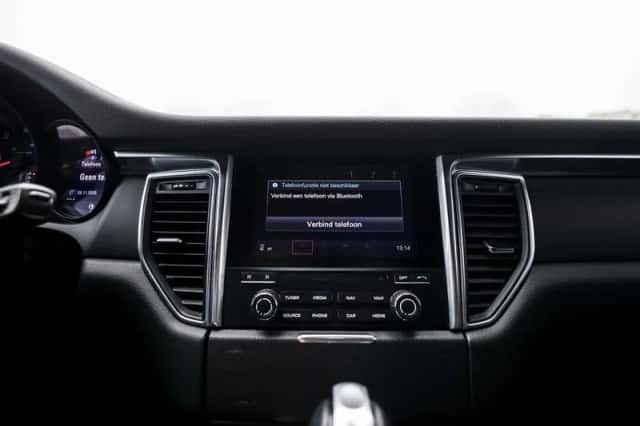 Porsche Macan (2018) thumbnail 29