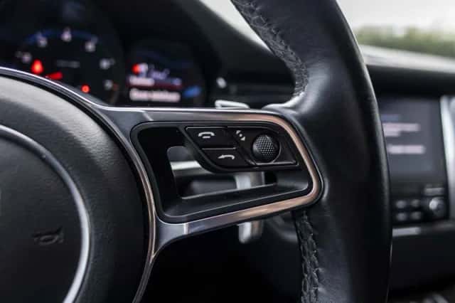 Porsche Macan (2018) thumbnail 34
