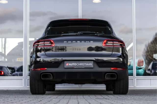 Porsche Macan (2018) thumbnail 5