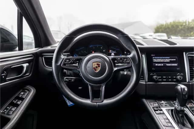Porsche Macan (2018) thumbnail 49