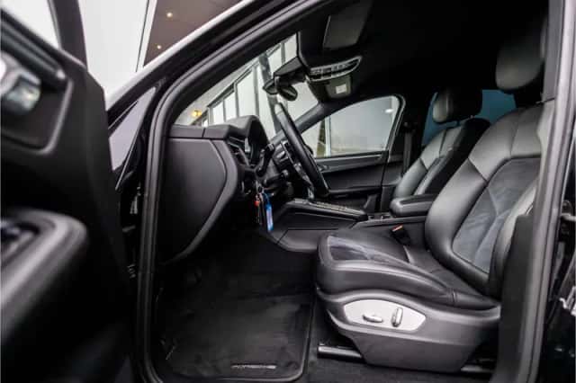 Porsche Macan (2018) thumbnail 51
