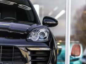 Porsche Macan (2018) thumbnail 60