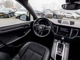 Porsche Macan (2018) thumbnail 62