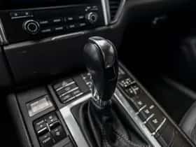 Porsche Macan (2018) thumbnail 64