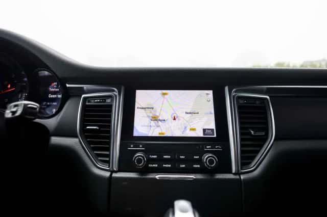 Porsche Macan (2018) thumbnail 68