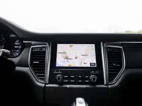 Porsche Macan (2018) thumbnail 68