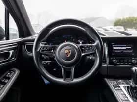 Porsche Macan (2018) thumbnail 8