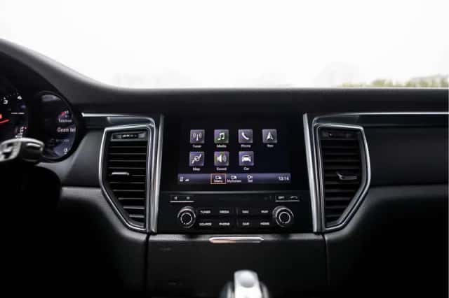 Porsche Macan (2018) thumbnail 71