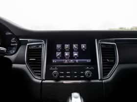 Porsche Macan (2018) thumbnail 71
