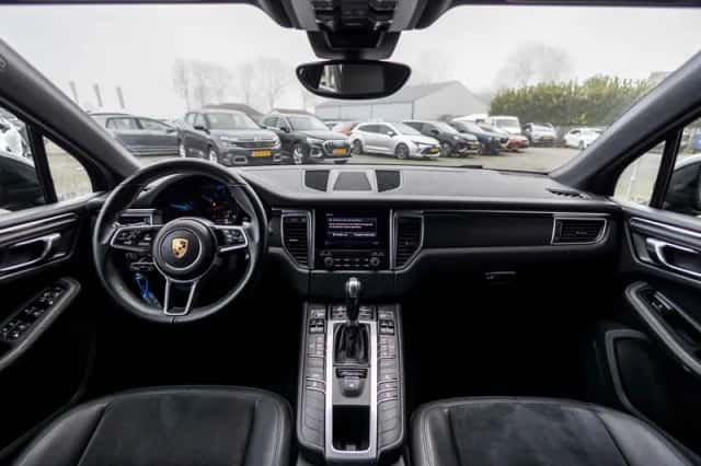 Porsche Macan (2018) thumbnail 73