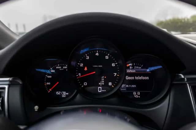 Porsche Macan (2018) thumbnail 9