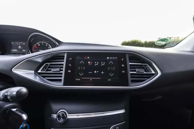 Peugeot 308 (2018) thumbnail 29