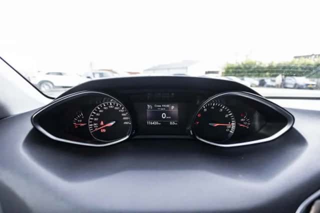 Peugeot 308 (2018) thumbnail 9