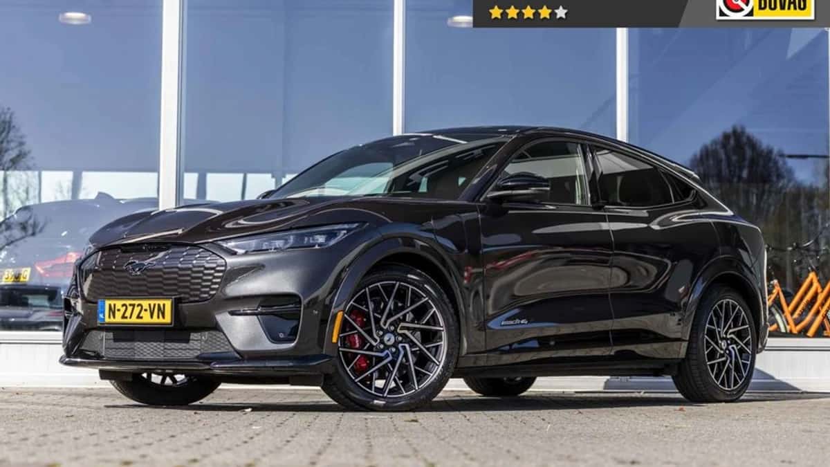 Ford Mustang (2021) — foto 1