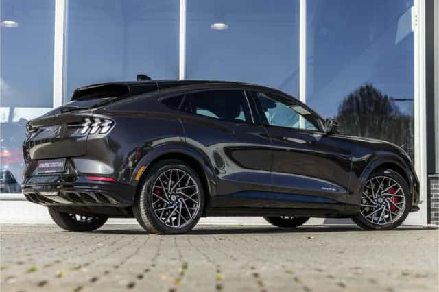 Ford Mustang (2021) thumbnail 3