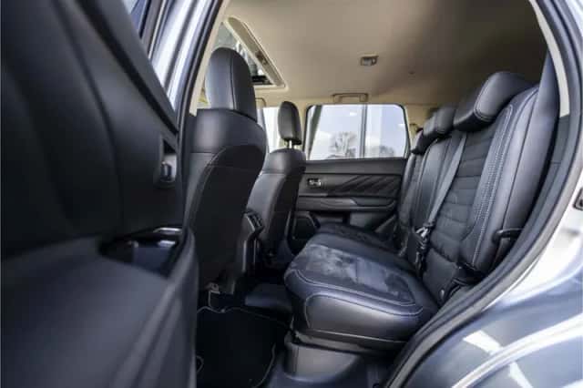 Mitsubishi Outlander (2019) thumbnail 11