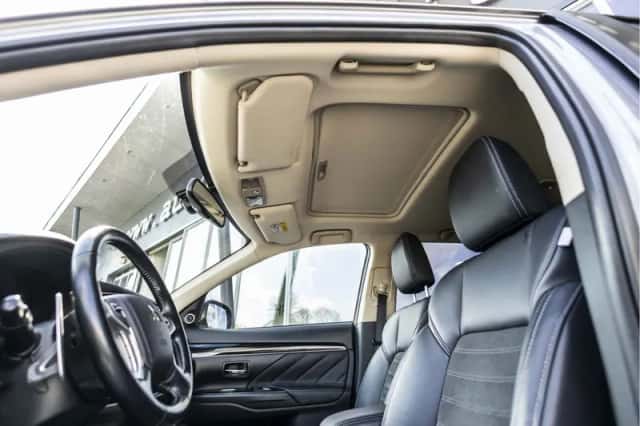 Mitsubishi Outlander (2019) thumbnail 15