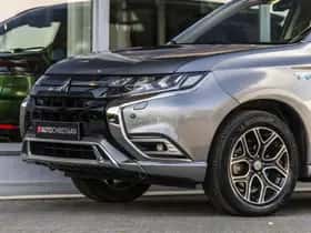 Mitsubishi Outlander (2019) thumbnail 17