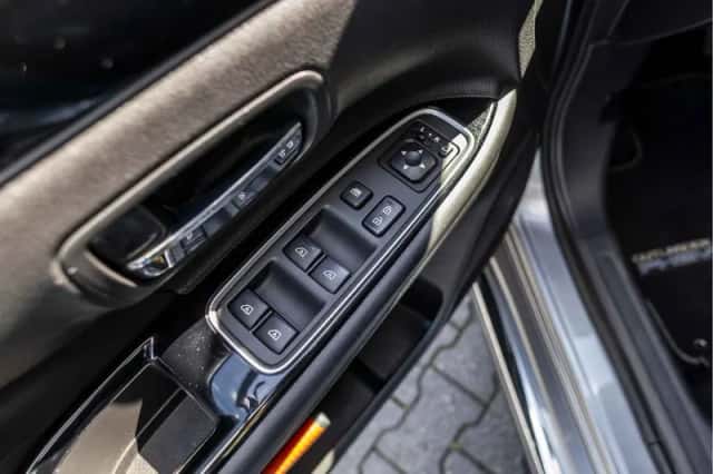 Mitsubishi Outlander (2019) thumbnail 24