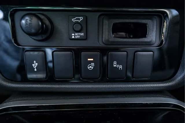 Mitsubishi Outlander (2019) thumbnail 26