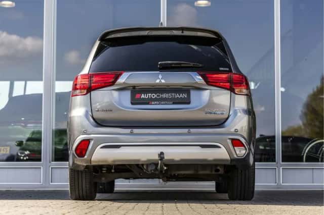 Mitsubishi Outlander (2019) thumbnail 5