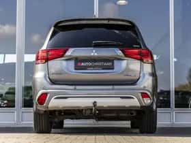 Mitsubishi Outlander (2019) thumbnail 5