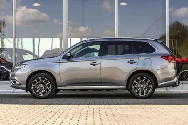 Mitsubishi Outlander (2019) thumbnail 6