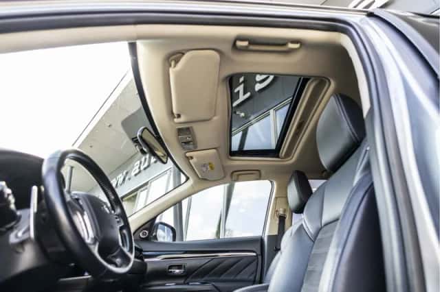 Mitsubishi Outlander (2019) thumbnail 56
