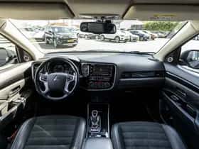 Mitsubishi Outlander (2019) thumbnail 7