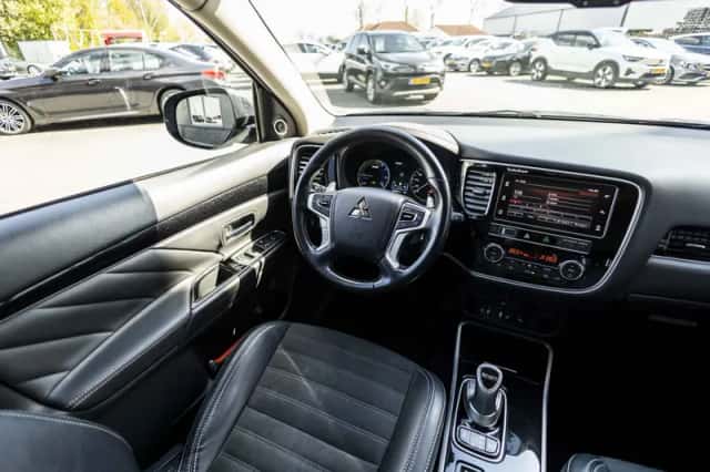 Mitsubishi Outlander (2019) thumbnail 65