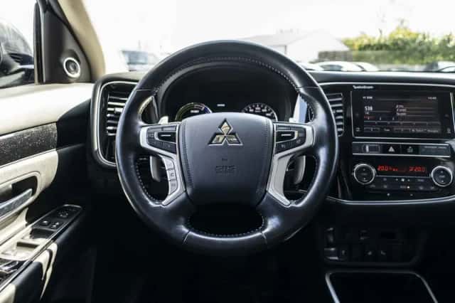 Mitsubishi Outlander (2019) thumbnail 8