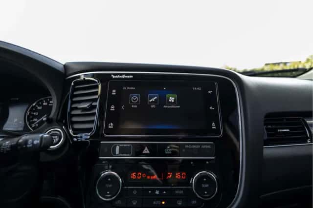 Mitsubishi Outlander (2019) thumbnail 73