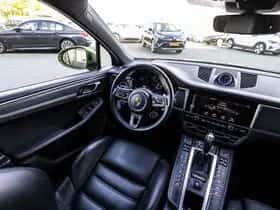 Porsche Macan (2018) thumbnail 23
