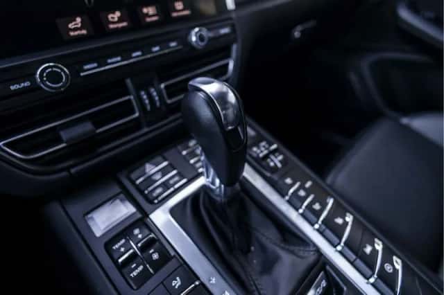 Porsche Macan (2018) thumbnail 25