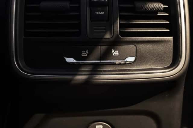 Porsche Macan (2018) thumbnail 32
