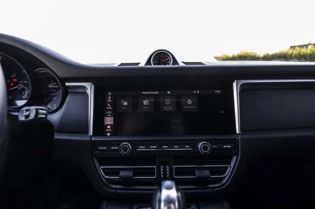 Porsche Macan (2018) thumbnail 35