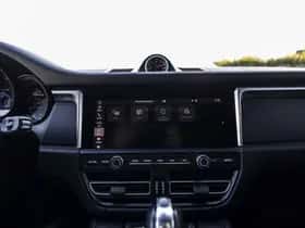 Porsche Macan (2018) thumbnail 35