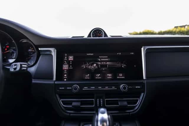 Porsche Macan (2018) thumbnail 36