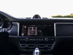 Porsche Macan (2018) thumbnail 38