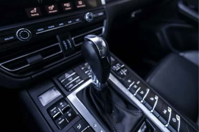 Porsche Macan (2018) thumbnail 75