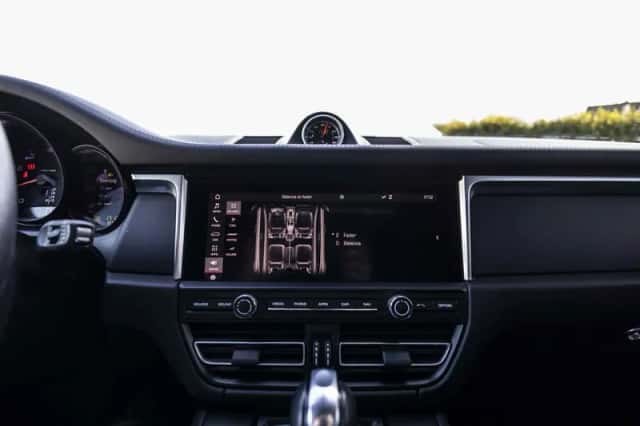 Porsche Macan (2018) thumbnail 88