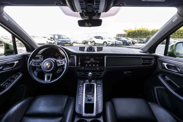 Porsche Macan (2018) thumbnail 90