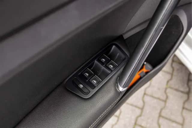 Volkswagen Golf (2015) thumbnail 21