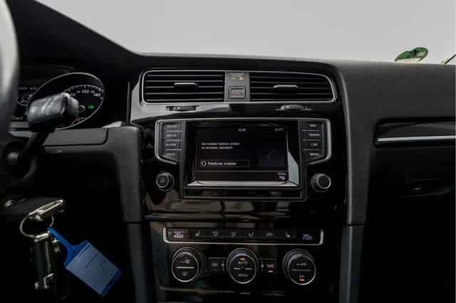 Volkswagen Golf (2015) thumbnail 29