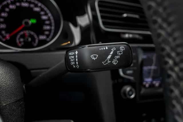 Volkswagen Golf (2015) thumbnail 34