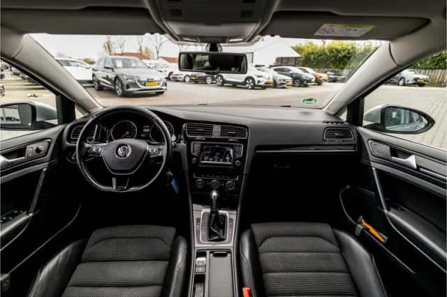 Volkswagen Golf (2015) thumbnail 43