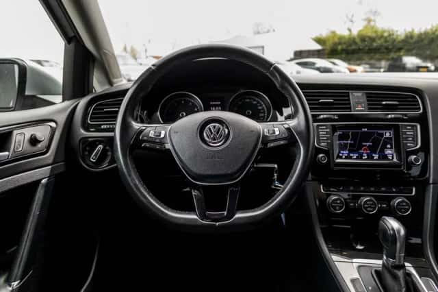 Volkswagen Golf (2015) thumbnail 44